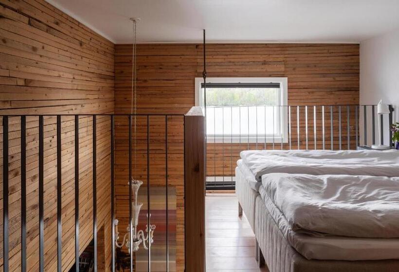 Standard studio with lake view, Upperud 9:9