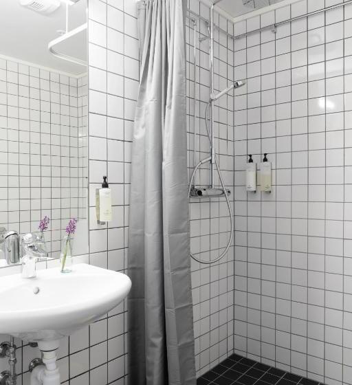 Standard studio with lake view, Upperud 9:9