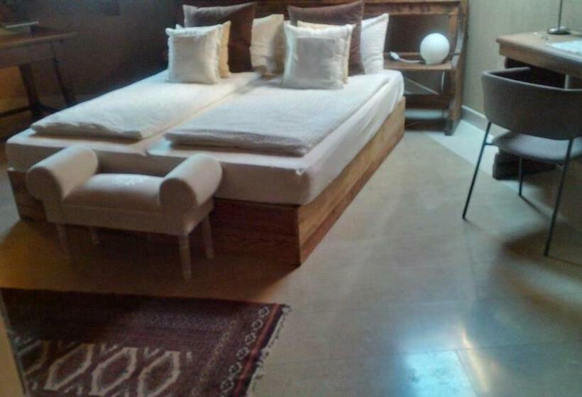 디럭스 룸, Vallarom