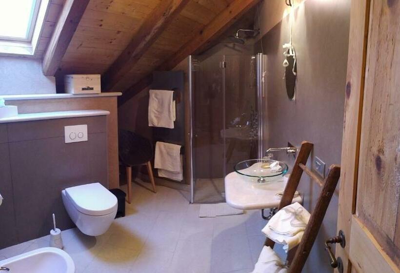 디럭스 룸, Vallarom