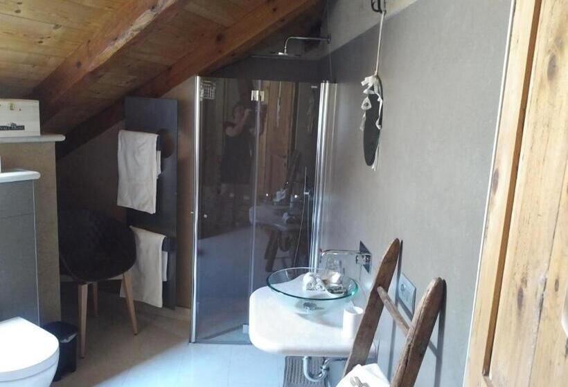 디럭스 룸, Vallarom