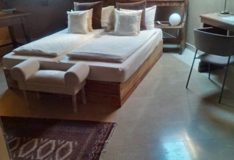 디럭스 룸, Vallarom