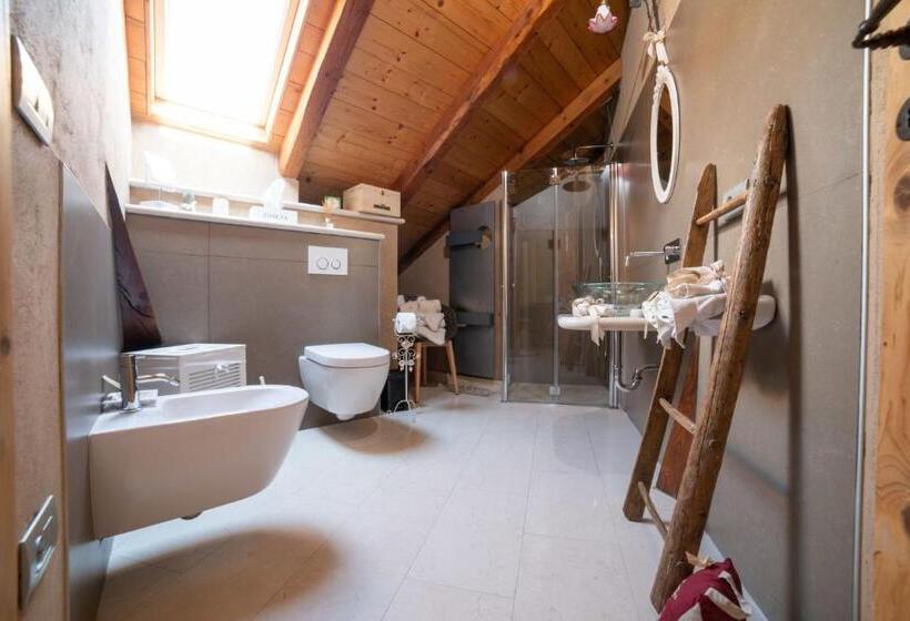 디럭스 룸, Vallarom