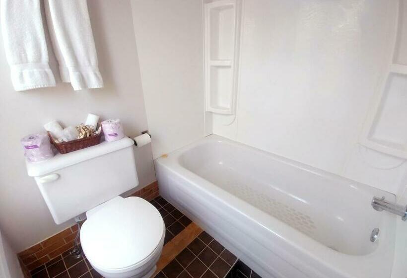 スタンダードルーム, Auberge De La Rive De Charlevoix Auberge De Jeunesse Familiale Pour Voyageurs De Tous âges