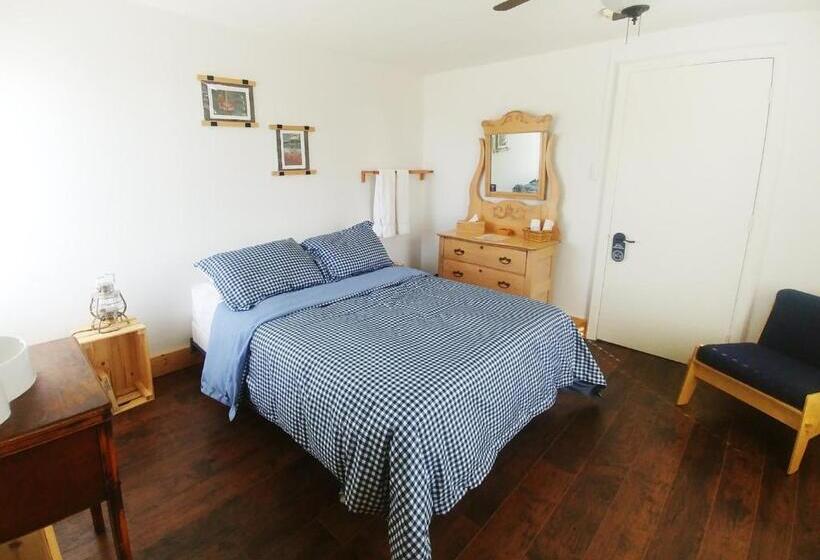 バス共有のスタンダードルーム, Auberge De La Rive De Charlevoix Auberge De Jeunesse Familiale Pour Voyageurs De Tous âges