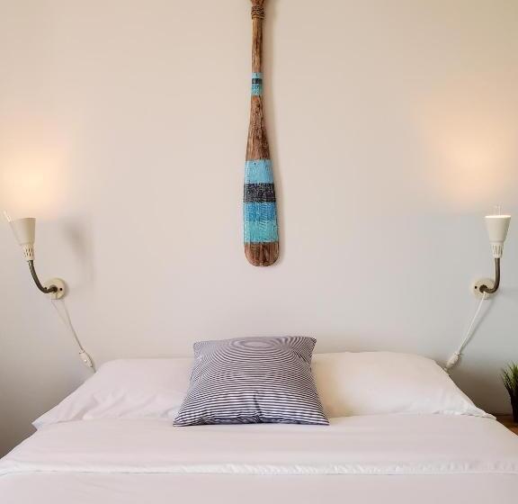 バス共有のスタンダードルーム, Auberge De La Rive De Charlevoix Auberge De Jeunesse Familiale Pour Voyageurs De Tous âges