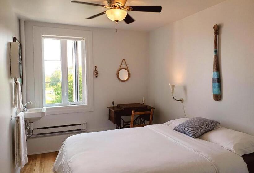 Номер Стандарт Совместная Ванная, Auberge De La Rive De Charlevoix   Auberge De Jeunesse Familiale Pour Voyageurs De Tous âges