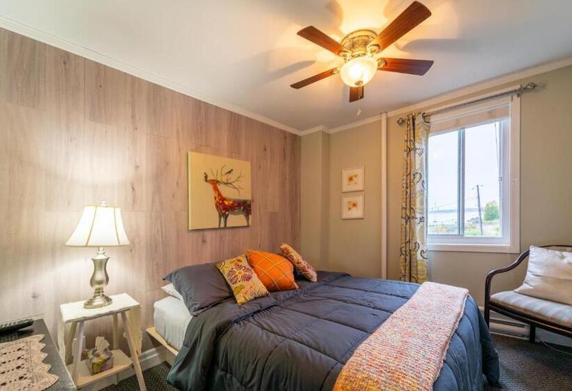 オーシャンビュースタンダードルーム, Auberge De La Rive De Charlevoix Auberge De Jeunesse Familiale Pour Voyageurs De Tous âges