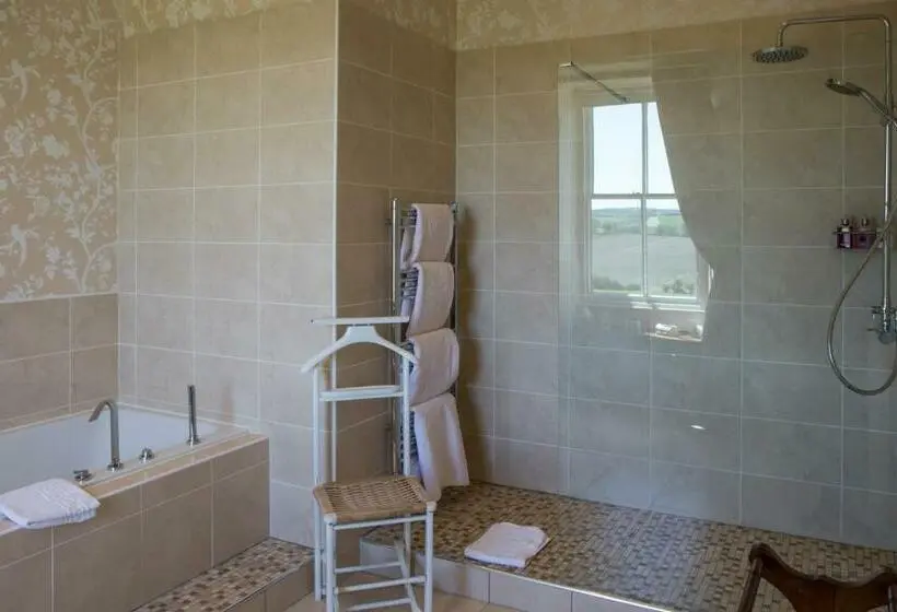 スタンダードルーム, Whitehouse Country House