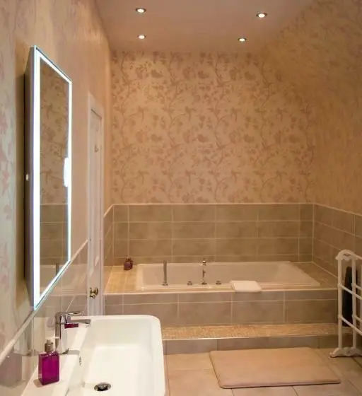 スタンダードルーム, Whitehouse Country House