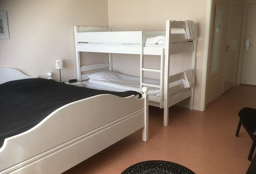 חדר משפחתי, Docksta Hotell