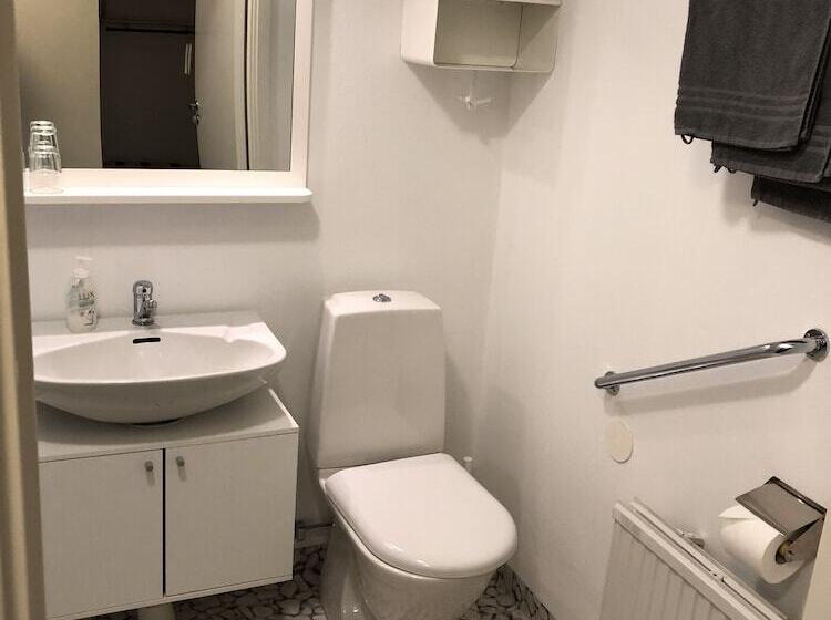 חדר משפחתי, Docksta Hotell