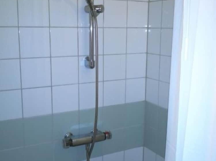 חדר משפחתי, Docksta Hotell