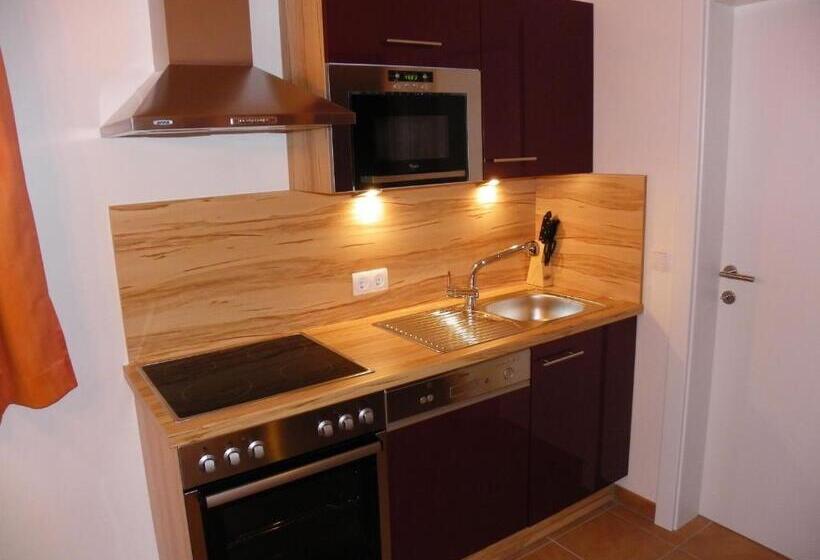 شقة غرفتين نوم مزودة بشُرفة, Ferienwohnung Ski Hans