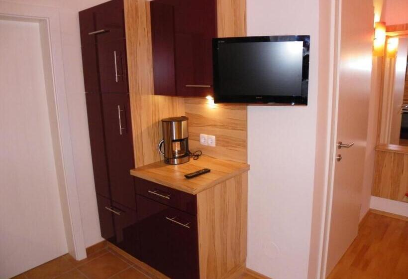 شقة غرفتين نوم مزودة بشُرفة, Ferienwohnung Ski Hans