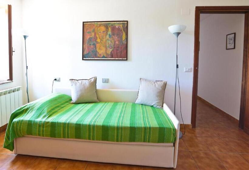 2 Bedrooms Apartment Mountain View, Agriturismo Podere Acqualoreto