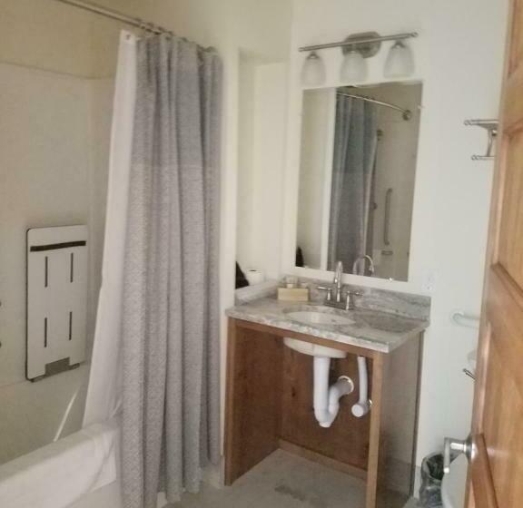 غرفة ديلوكس, Amity Flats