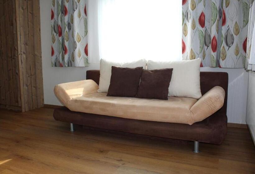 Apartamento 1 Dormitorio con Balcón, Gasthof S'schatzkastl