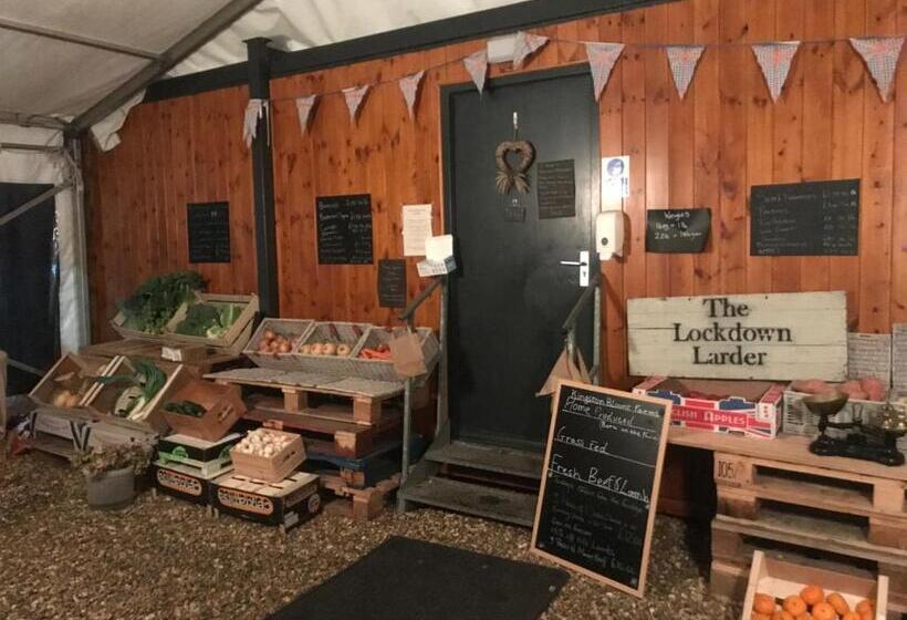 كابينة, Lakeside Town Farm