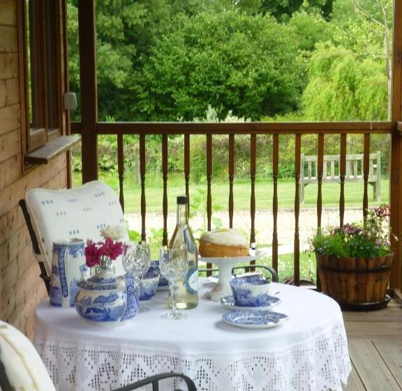 小室, Lakeside Town Farm