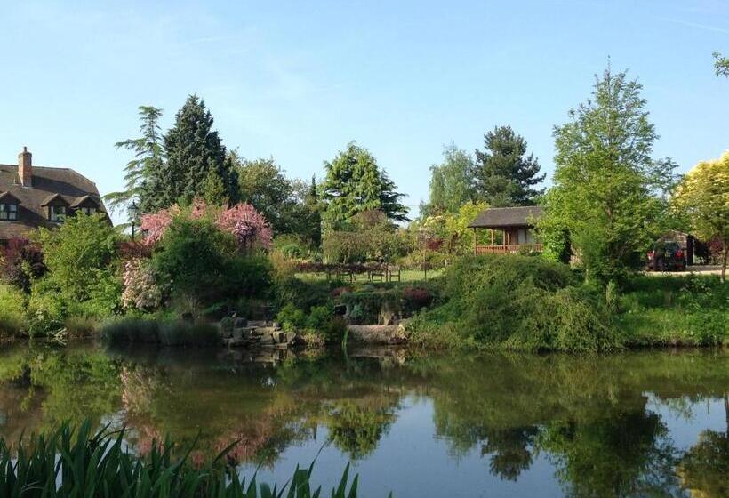 小室, Lakeside Town Farm