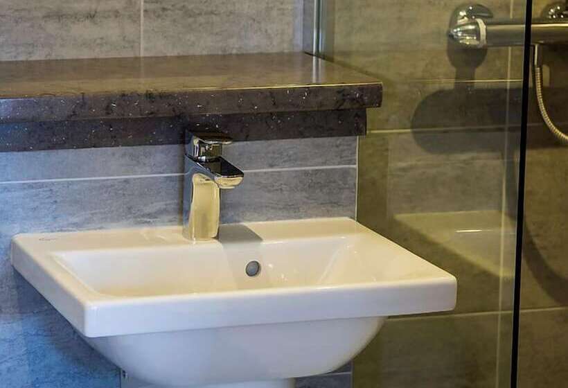 חדר סטנדרט, The Stanwick