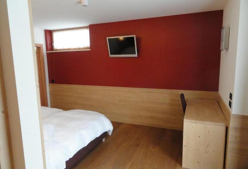 غرفة قياسية مطلة على الجبل, Viridis