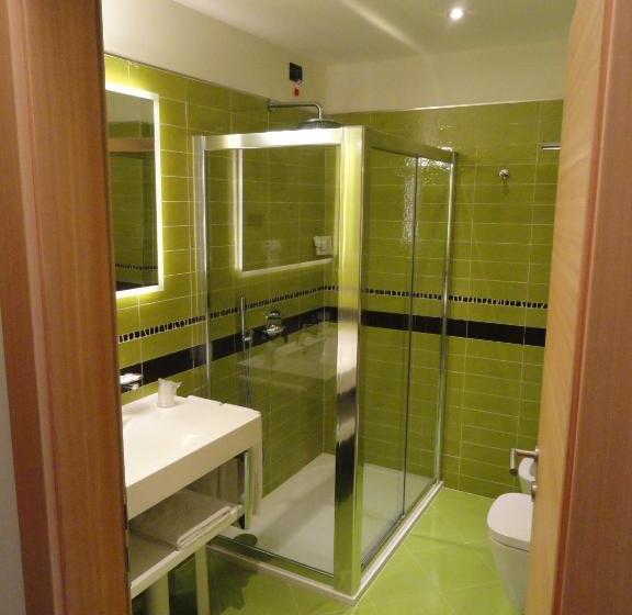 غرفة قياسية مطلة على الجبل, Viridis