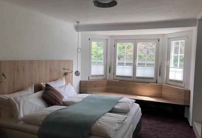 חדר דלוקס, Weinhaus Fries