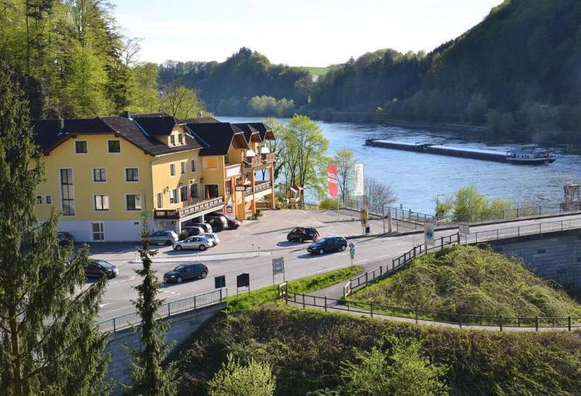 غرفة قياسية مزوَّدة بشُرفة, Gasthof Zur Donaubrücke