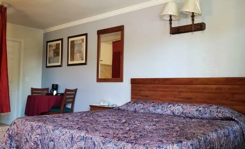 キングサイズベッドのスタンダードルーム, Sierra Crossing Motel