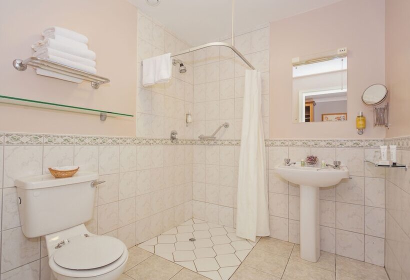 חדר סטנדרט לשלושה, Abbey Lodge