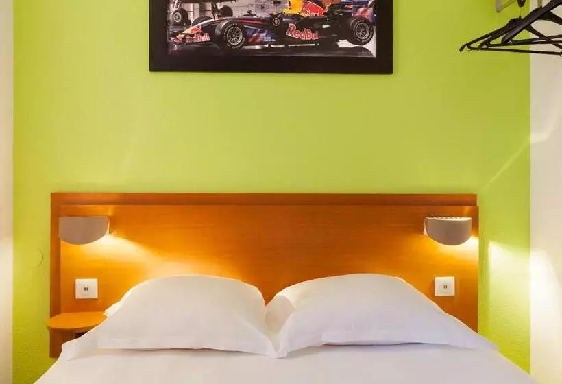 Standard Kolmen Hengen Huone, Enzo Hotels Chalons En Champagne