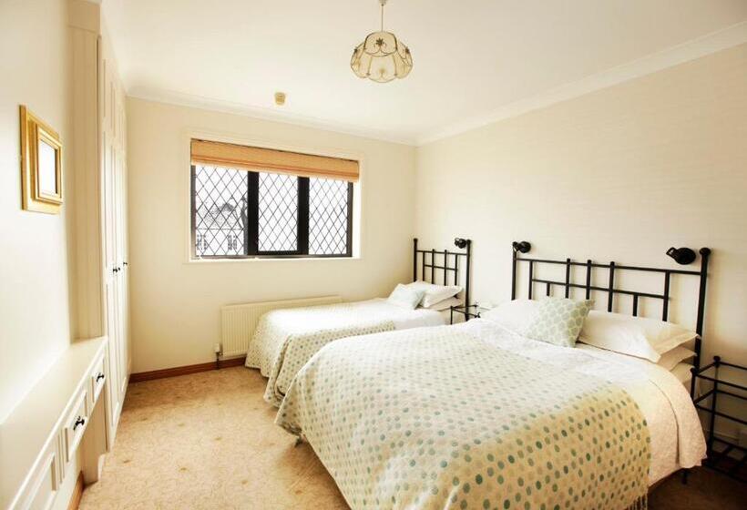 标准三人间, Ardawn House