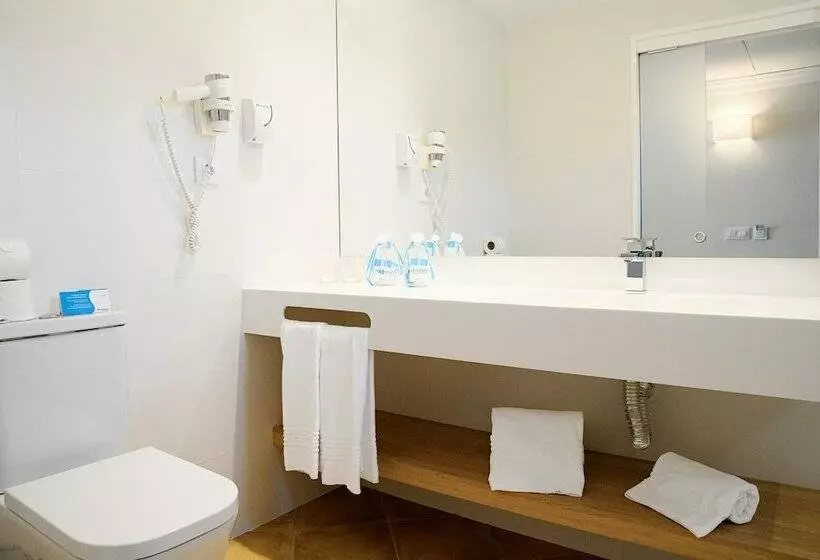 اتاق اساندارد با چشم‌انداز جانبی به دریا, Buganvilla Hotel & Spa