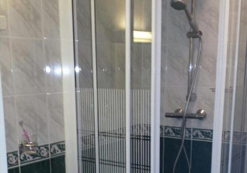 חדר סטנדרט, Fennessy S