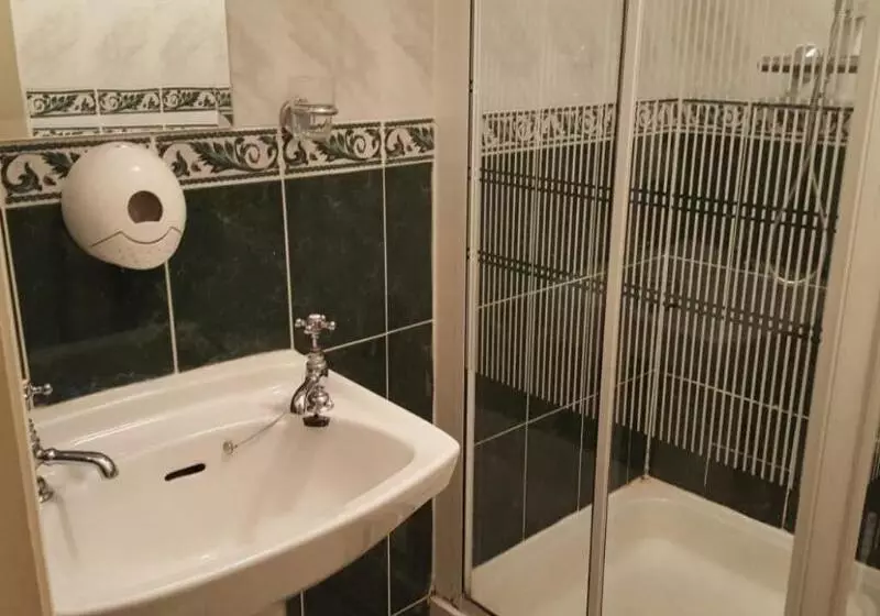 Standard-huone, Fennessy S