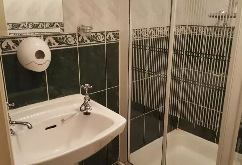 Standard-huone, Fennessy S