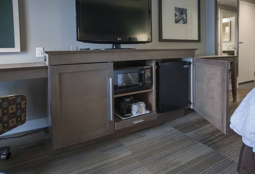 اتاق استاندارد با تخت بزرگ برای معلولان, Hampton Inn & Suites New Orleansconvention Center