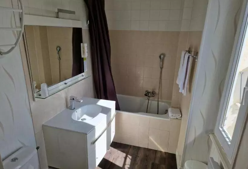 スタンダード４人部屋, Hôtel De La Ferté