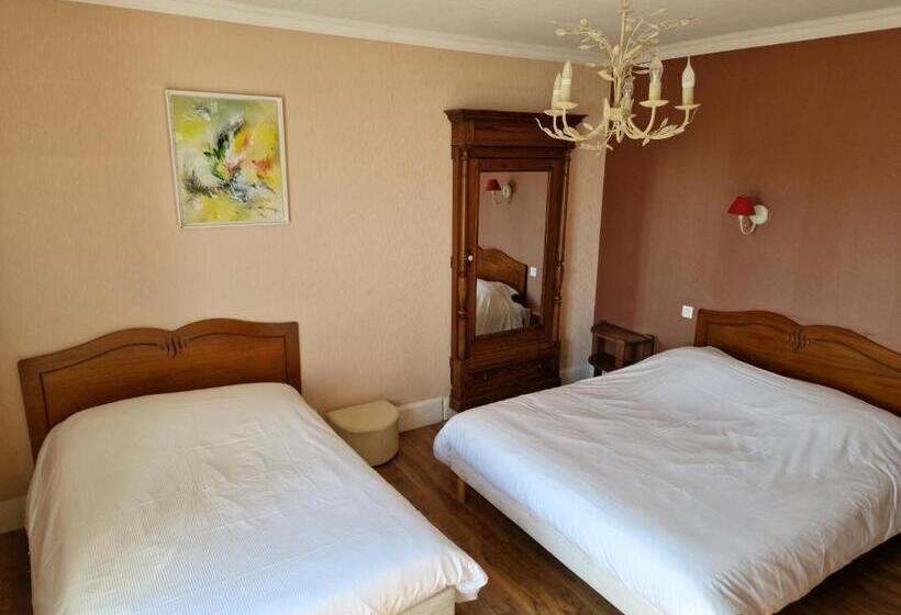Quarto Quádruplo Estandar, Hôtel De La Ferté