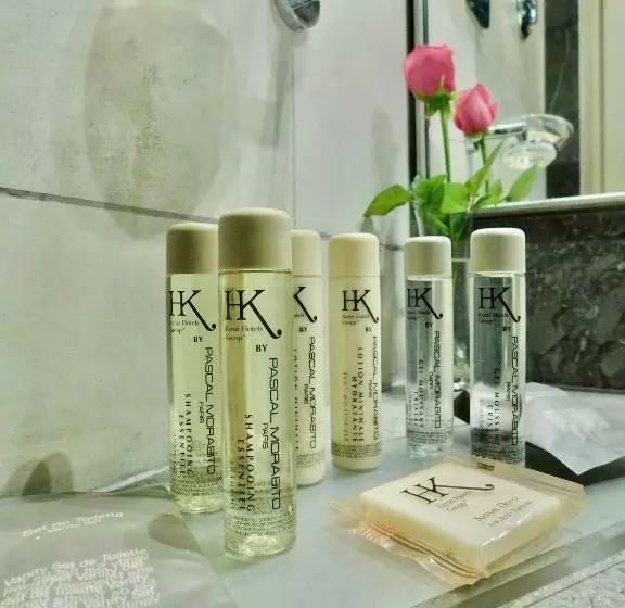 اتاق لوکس با چشمانداز استخر, Kenzi Rose Garden