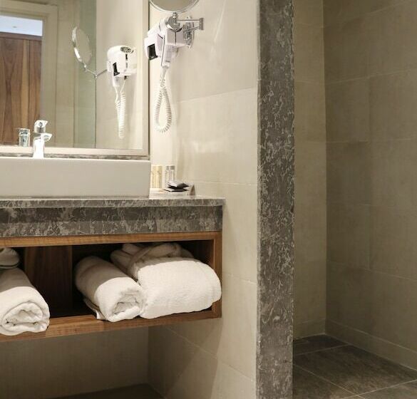 חדר דלוקס נוף בריכה, Kenzi Rose Garden