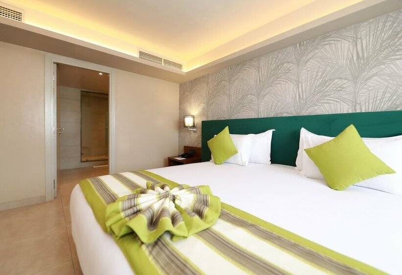 Junior Suite Vue Piscine, Kenzi Rose Garden