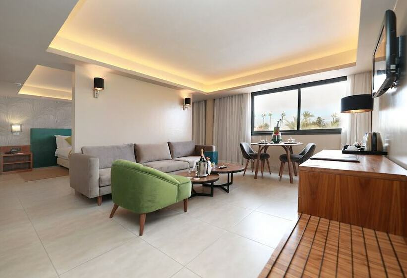 Junior Suite Vue Piscine, Kenzi Rose Garden