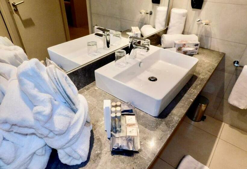 חדר סופריור יחיד, Kenzi Rose Garden