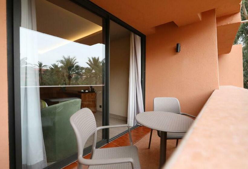 חדר דלוקס יחיד, Kenzi Rose Garden