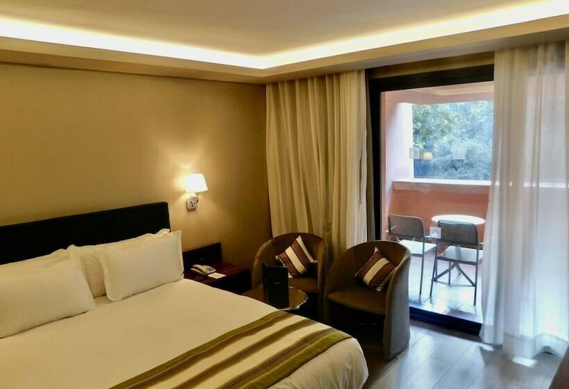 חדר דלוקס יחיד, Kenzi Rose Garden