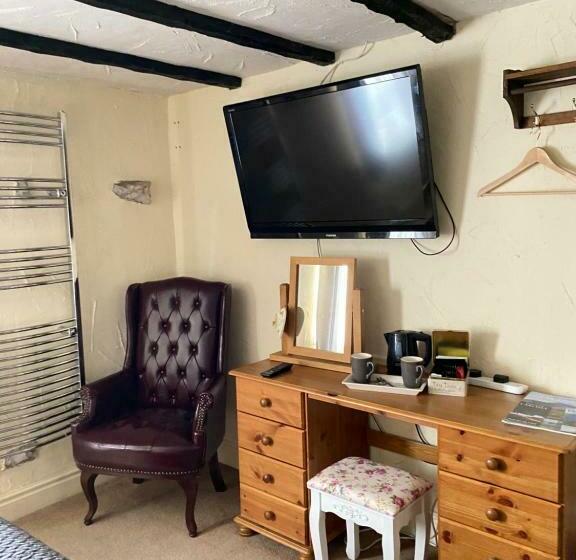 스탠다드 룸, Strickland Arms