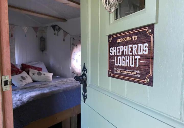 스탠다드 룸, Strickland Arms